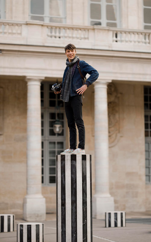 à paris sur les colonne de burenne