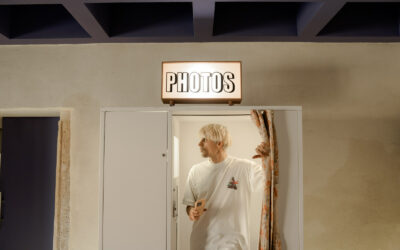 Une cabine photo vintage s’installe à l’IMEC pour l’exposition « Au Portrait »